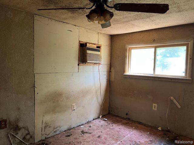 180 Fonda Drive, Columbiaville, MI 48421