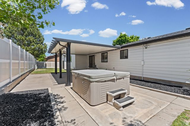 9712 S STONEHAVEN ST, South Jordan, UT 84009