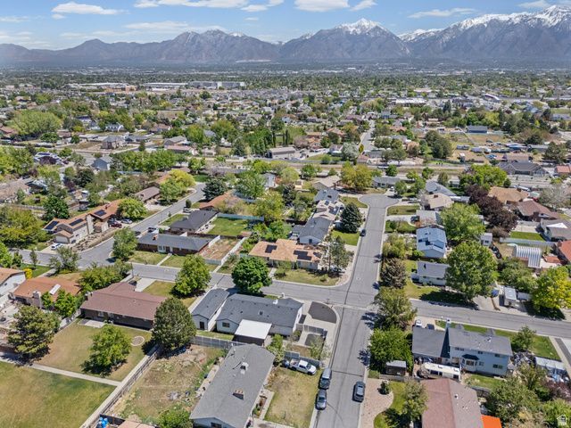 9712 S STONEHAVEN ST, South Jordan, UT 84009