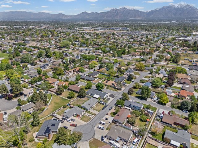 9712 S STONEHAVEN ST, South Jordan, UT 84009