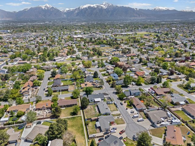 9712 S STONEHAVEN ST, South Jordan, UT 84009
