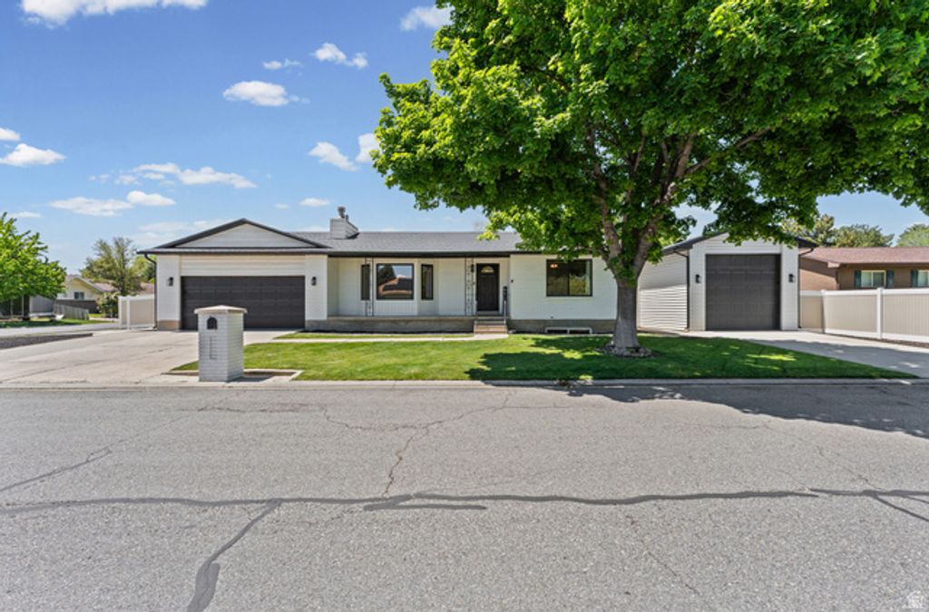 9712 S STONEHAVEN ST, South Jordan, UT 84009