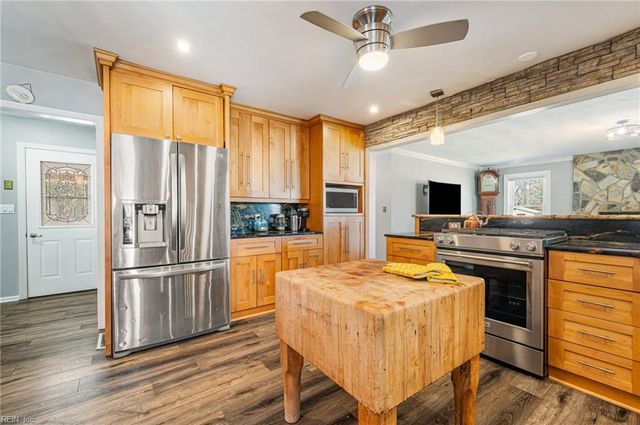 448 Knotts Island RD, Knotts Island, NC 27950