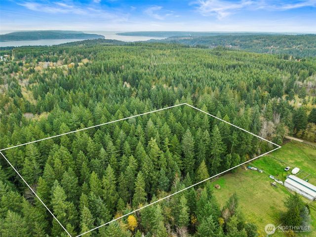 5 Larson Lane NW, Seabeck, WA 98380