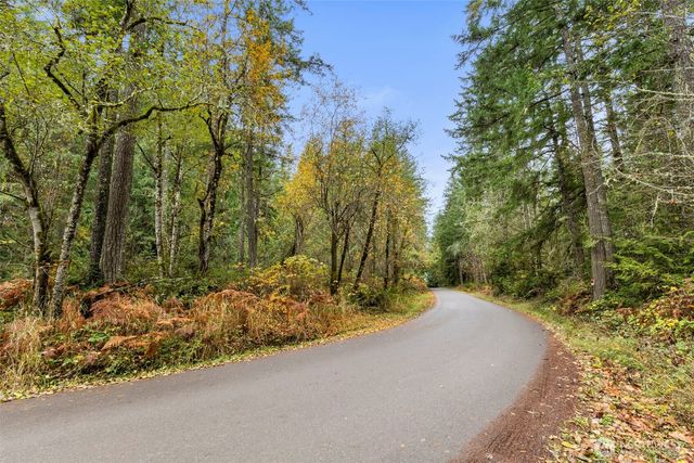 5 Larson Lane NW, Seabeck, WA 98380