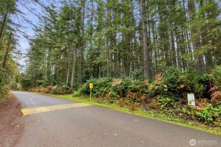 5 Larson Lane NW, Seabeck, WA 98380
