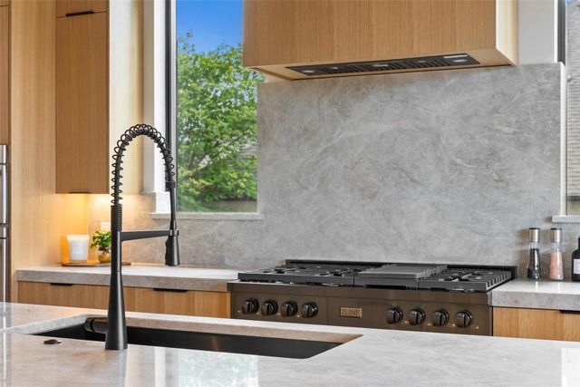 205 Waters View CT, Dripping Springs, TX 78620