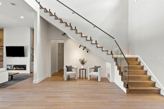 205 Waters View CT, Dripping Springs, TX 78620