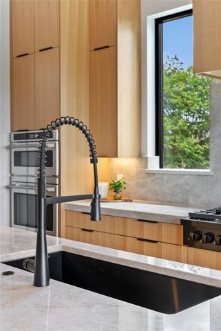 205 Waters View CT, Dripping Springs, TX 78620