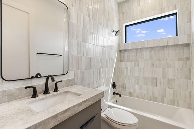 205 Waters View CT, Dripping Springs, TX 78620