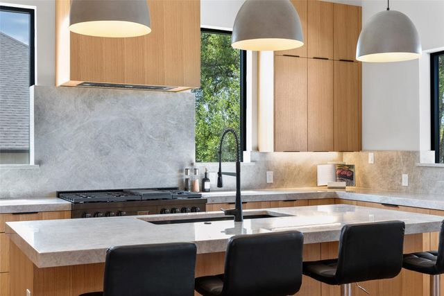 205 Waters View CT, Dripping Springs, TX 78620