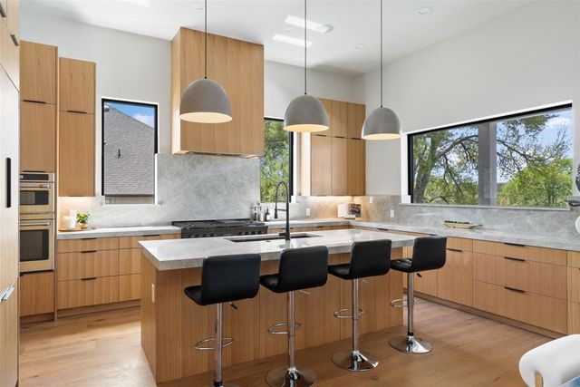 205 Waters View CT, Dripping Springs, TX 78620