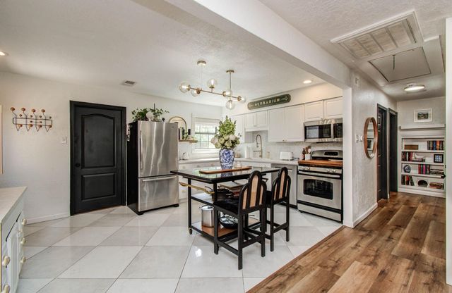 1612 E Bonner Street, Houston, TX 77007