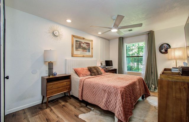 1612 E Bonner Street, Houston, TX 77007