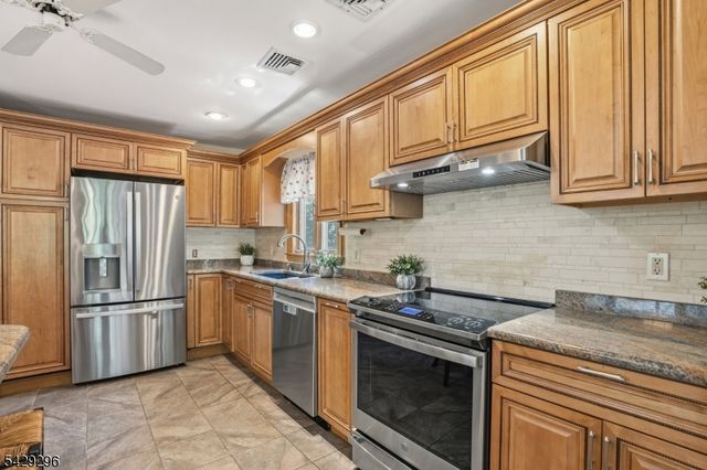 37 Hussa Pl, Denville Twp., NJ 07834