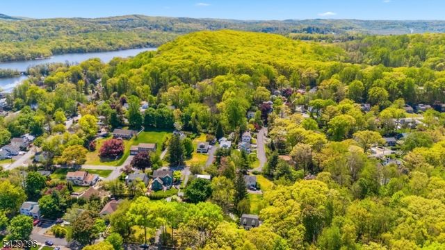 37 Hussa Pl, Denville Twp., NJ 07834