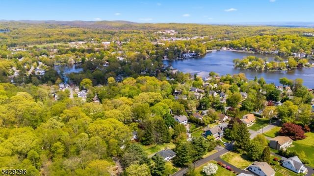 37 Hussa Pl, Denville Twp., NJ 07834