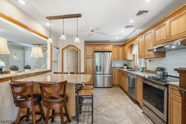 37 Hussa Pl, Denville Twp., NJ 07834