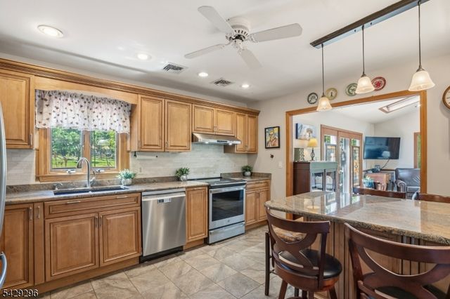 37 Hussa Pl, Denville Twp., NJ 07834