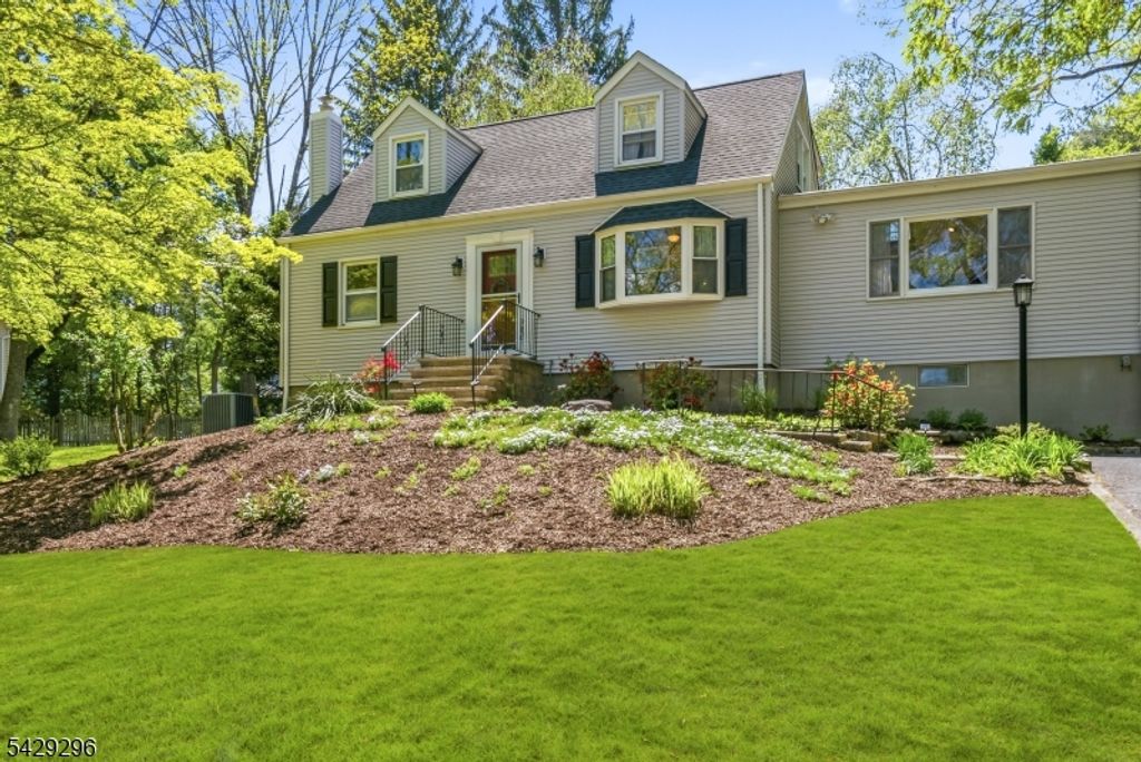 37 Hussa Pl, Denville Twp., NJ 07834