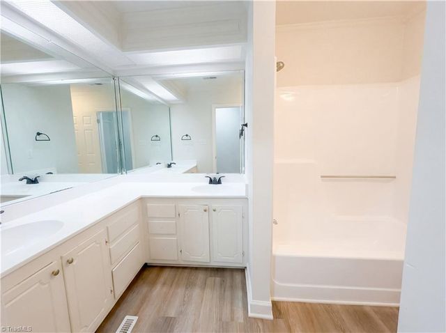 1495 Peace Haven Road, Clemmons, NC 27012