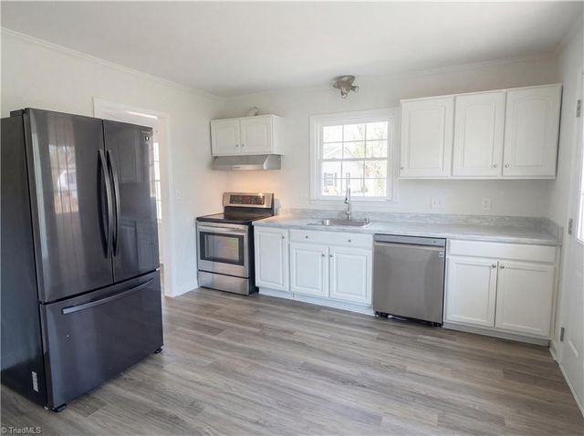 1495 Peace Haven Road, Clemmons, NC 27012