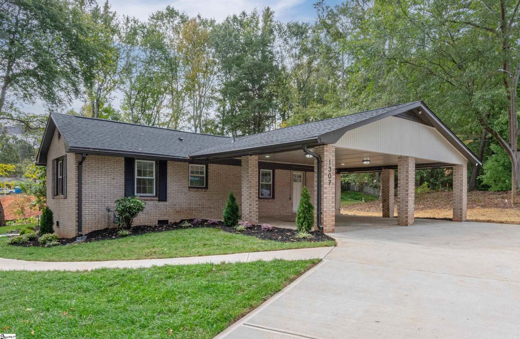 1307 NE Main Street, Simpsonville, SC 29681