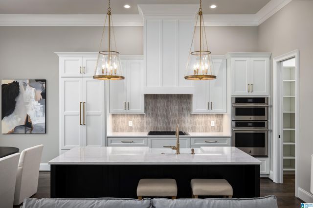 1723 COLLINWOOD COURT, Vestavia Hills, AL 35243