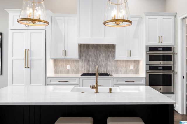 1723 COLLINWOOD COURT, Vestavia Hills, AL 35243