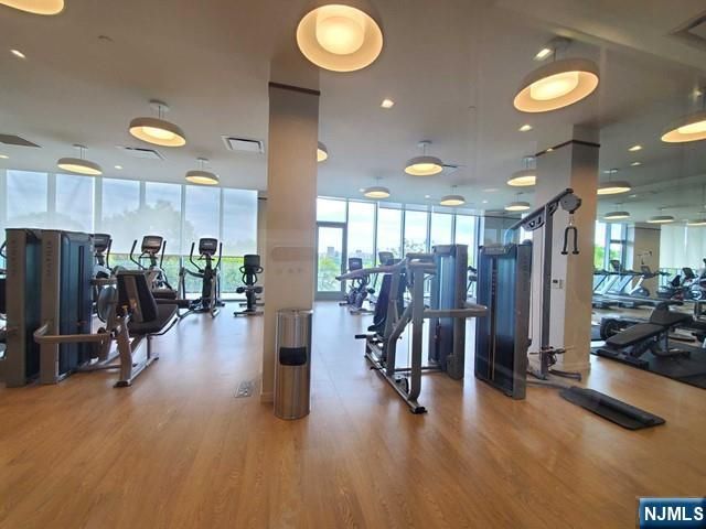 320 Adolphus Avenue 914, Cliffside Park, NJ 07010