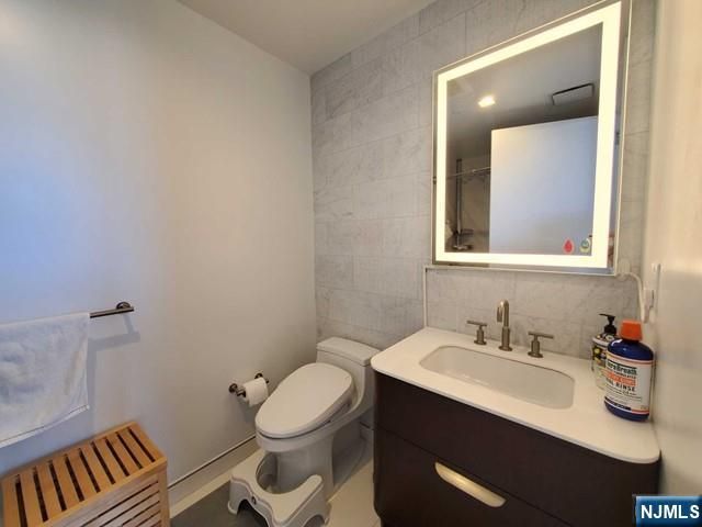320 Adolphus Avenue 914, Cliffside Park, NJ 07010