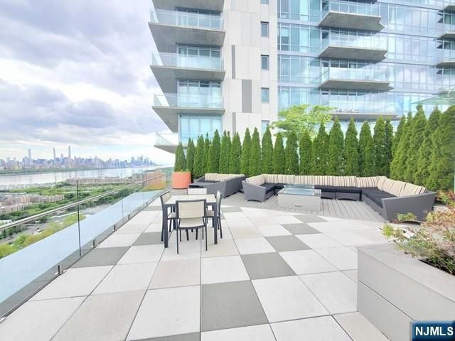 320 Adolphus Avenue 914, Cliffside Park, NJ 07010