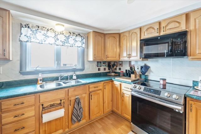 12 Hamilton Place, Richford, VT 05476