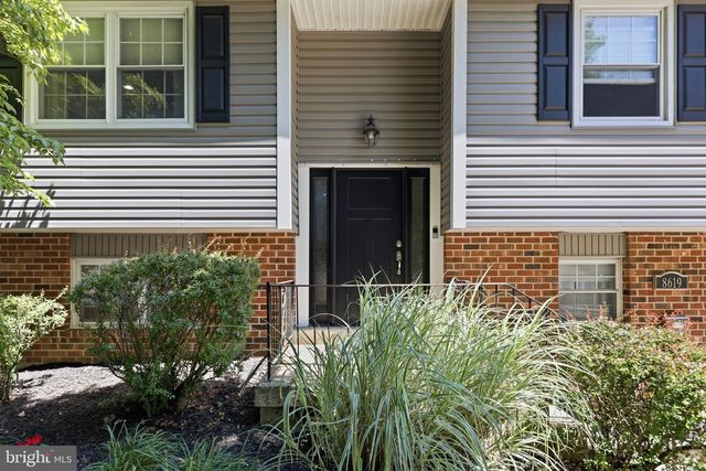 8619 BELFRY DR, Philadelphia, PA 19128