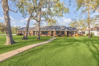 101 Royal Court, Friendswood, TX 77546