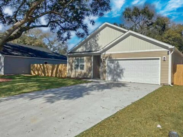 2420 Raymond Avenue, North Charleston, SC 29406