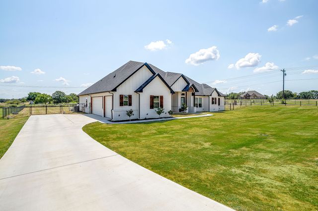 1000 Magnolia Court, Springtown, TX 76082