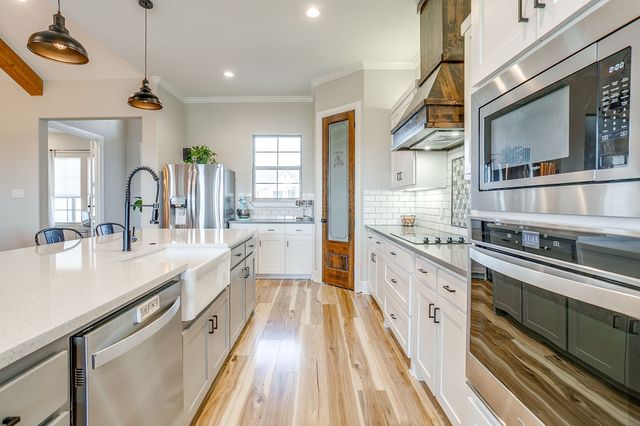 1000 Magnolia Court, Springtown, TX 76082