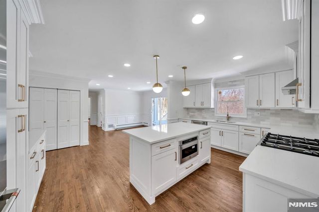 853 Shadow Ridge Road, Franklin Lakes, NJ 07417
