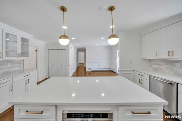 853 Shadow Ridge Road, Franklin Lakes, NJ 07417