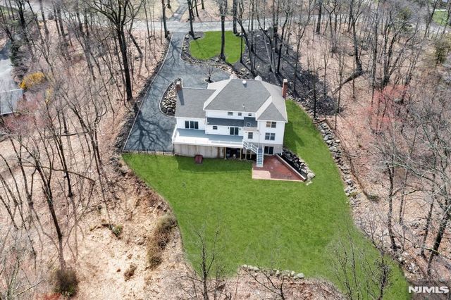 853 Shadow Ridge Road, Franklin Lakes, NJ 07417
