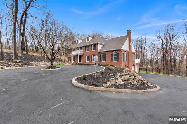 853 Shadow Ridge Road, Franklin Lakes, NJ 07417