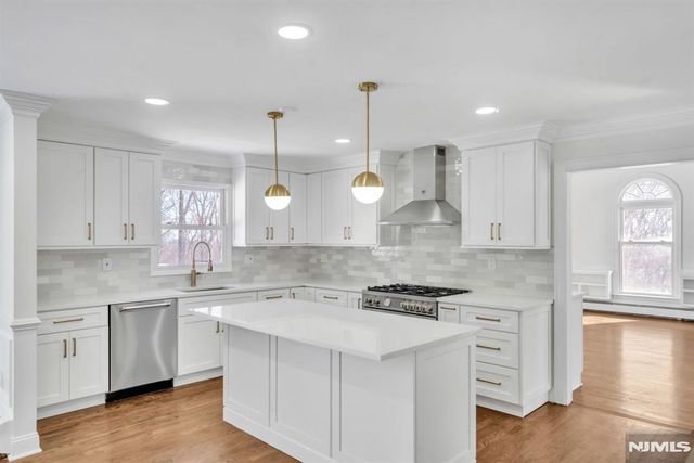 853 Shadow Ridge Road, Franklin Lakes, NJ 07417