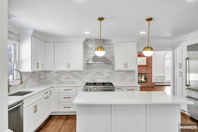 853 Shadow Ridge Road, Franklin Lakes, NJ 07417