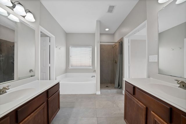 102 Outfitters Court, Newark, TX 76071