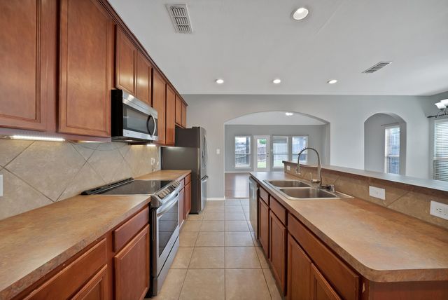 102 Outfitters Court, Newark, TX 76071