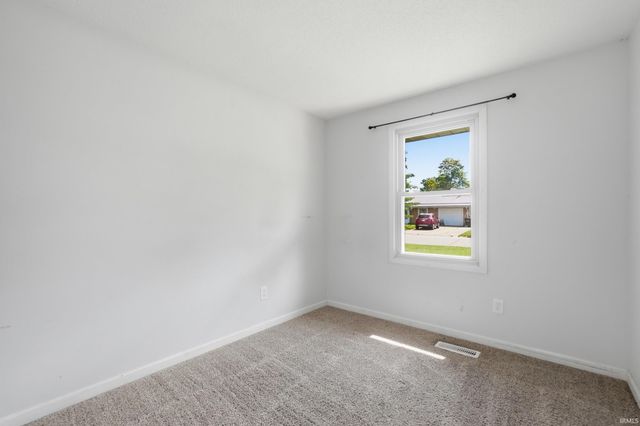 110 Eastwood Court, Garrett, IN 46738