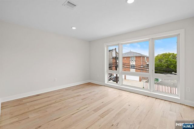332 12th Street B, Palisades Park, NJ 07650