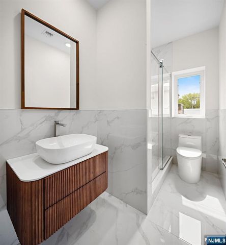 332 12th Street B, Palisades Park, NJ 07650