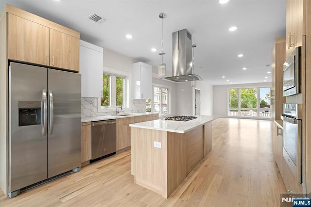 332 12th Street B, Palisades Park, NJ 07650